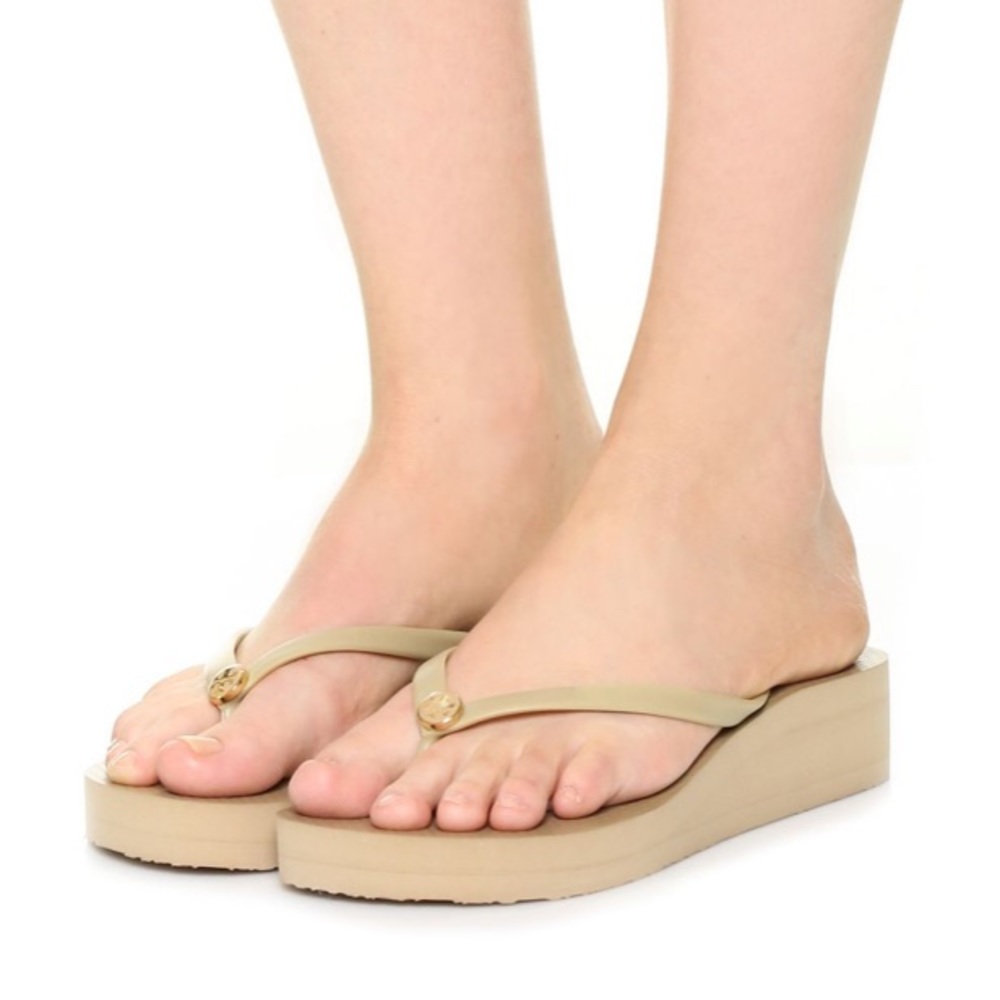 NIB Tory Burch Wedge Flip Flop in Khaki
